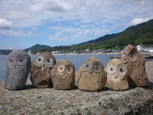 小豆島土産「島ふくろう」 小豆島産の石から一つ一つ作りました。西山石材オリジナル商品の島ふくろうです。小豆島のお土産にどうぞ。